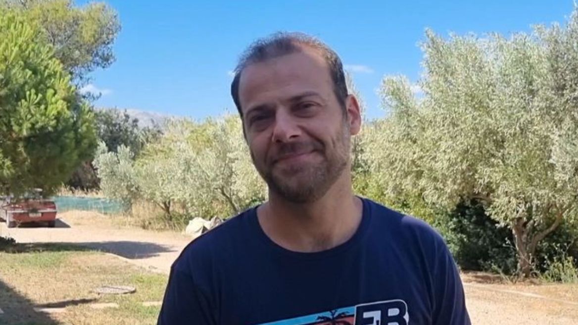 Ορέστης Τζιόβας: Ατύχημα για τον ηθοποιό - Αντικαταστάθηκε στην παράσταση που συμμετέχει