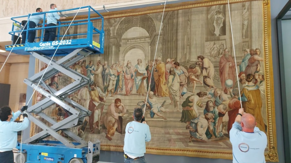 Η Βουλή των Ελλήνων αποχαιρετά την ταπισερί της «Σχολής των Αθηνών»