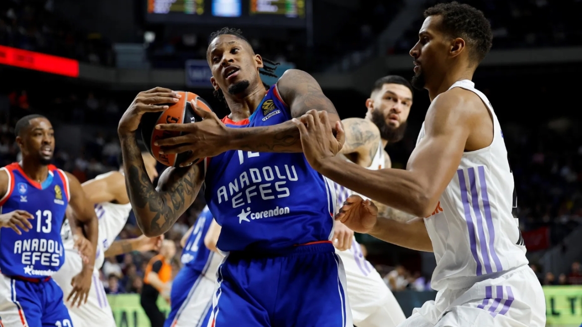 Euroleague: Αναβλήθηκαν οι αγώνες των Ανατολού Εφές και Φενερμπαχτσέ με Ρεάλ και Αρμάνι