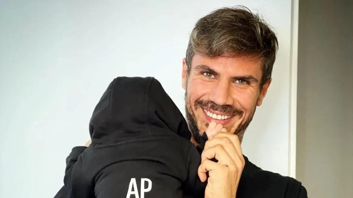 Άκης Πετρετζίκης: Ο γιος του, Αχιλλέας, παίζει στα χιόνια