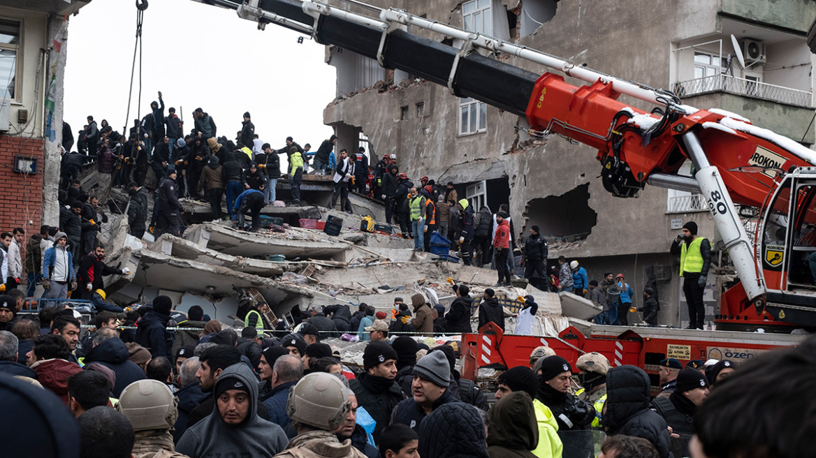 Σεισμός στην Τουρκία: Αγωνία στο ψευδοκράτος για Τουρκοκύπριους μαθητές που «θάφτηκαν» στα ερείπια