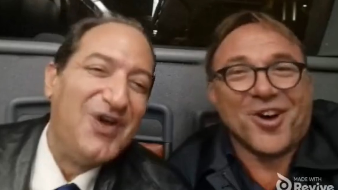 Τα παιδία παίζει - Δείτε Κόκκαλη και Σπίρτζη να τραγουδούν «Brother Louie» μέσω application