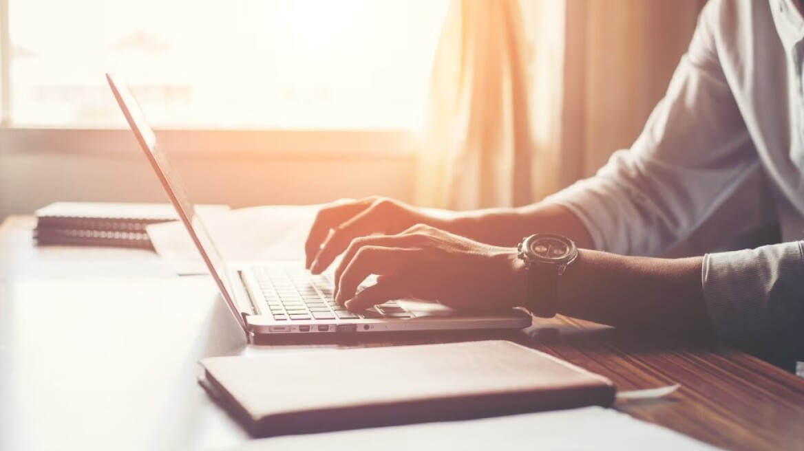 Κολλάει ο υπολογιστής σας; 5 tips που θα τον κάνουν να «πετάει»