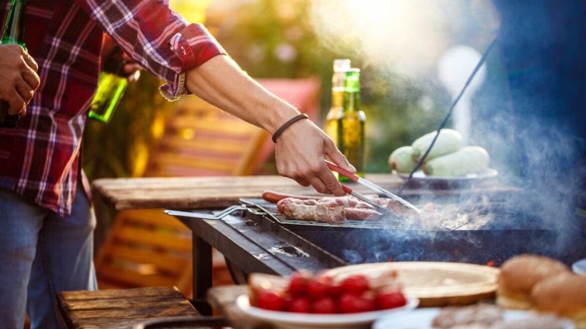 Τσικνοπέμπτη: Ό,τι χρειάζεστε για το τσίκνισμα στο σπίτι