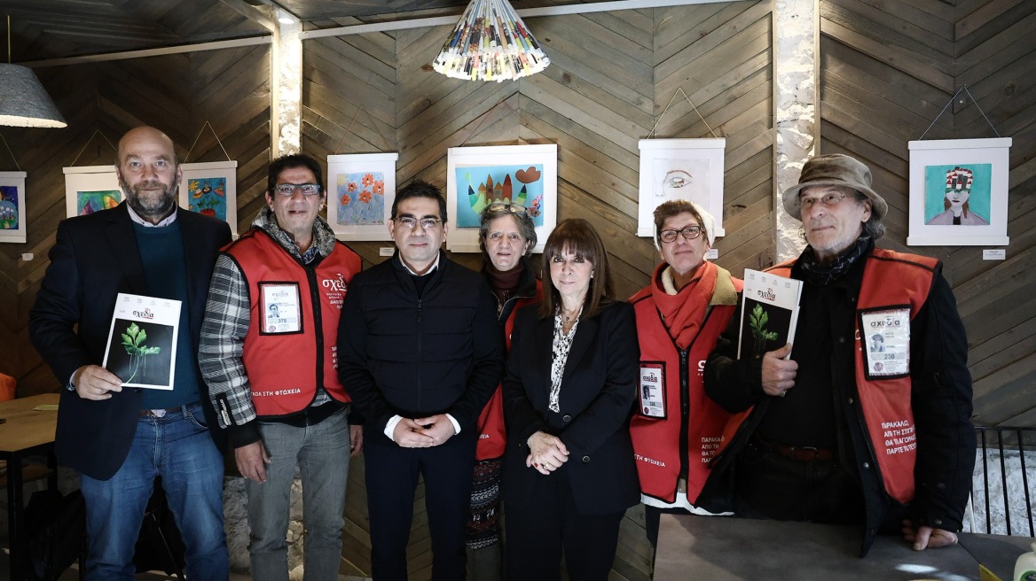 Σακελλαροπούλου: Συναντήθηκε με πωλητές του περιοδικού δρόμου «Σχεδία»