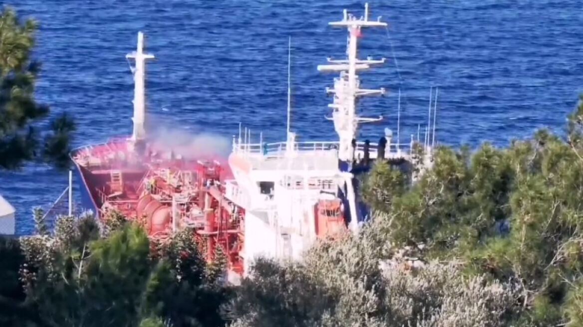 Σάμος: Φωτιά στην πλώρη δεξαμενόπλοιου - Επί ποδός Πυροσβεστική και Λιμενικό