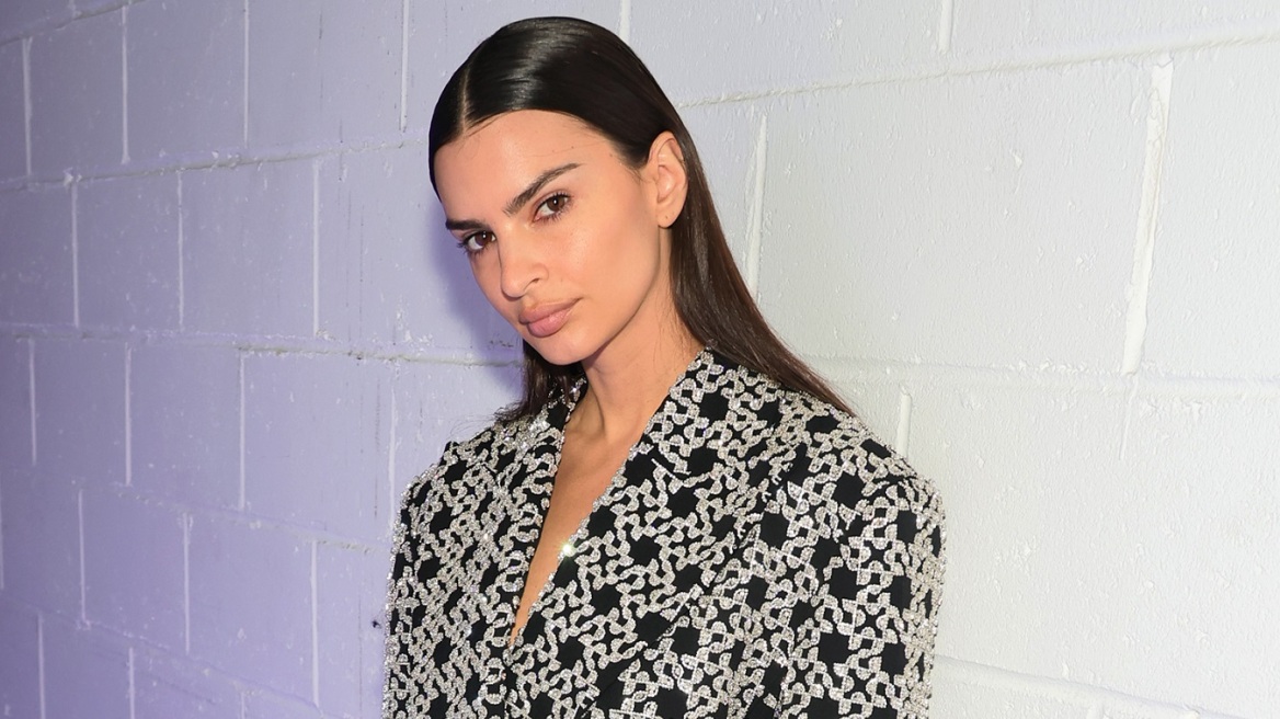 Η Έμιλι Ραταϊκόφσκι δοκιμάζει την τάση “no pants”