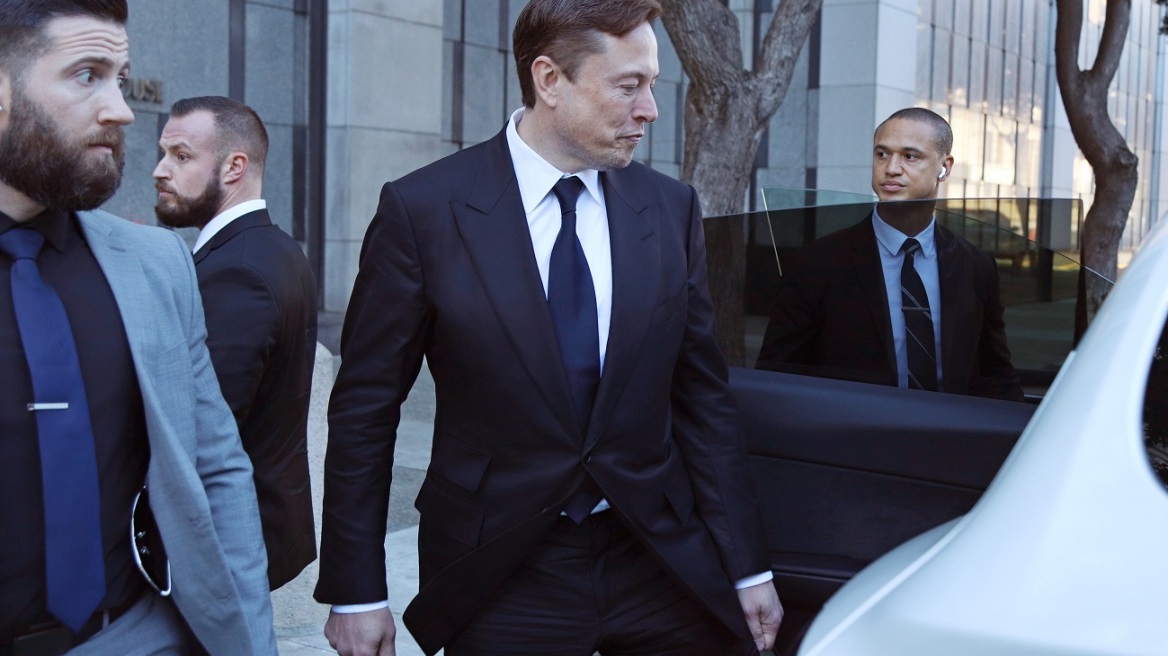 Έλον Μασκ: Ενδιαφέρεται για την εξαγορά της Silicon Valley Bank μετά την κατάρρευσή της