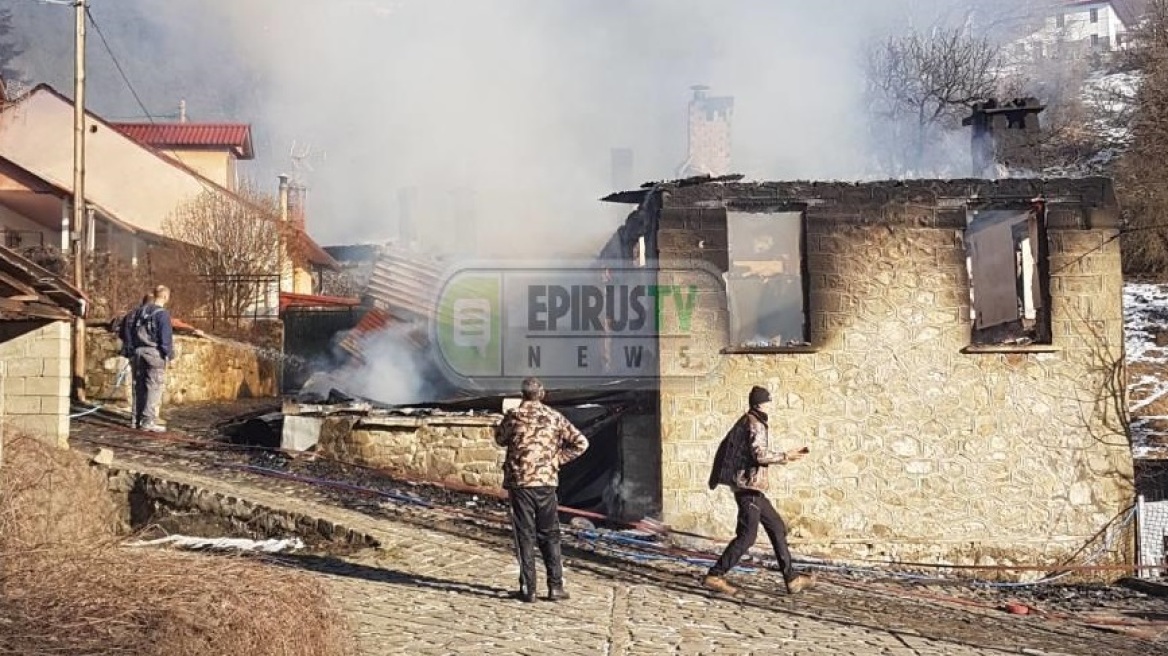 Καταστράφηκαν σπίτια από τη φωτιά στη Βωβούσα Ιωαννίνων - Δείτε βίντεο και φωτογραφίες