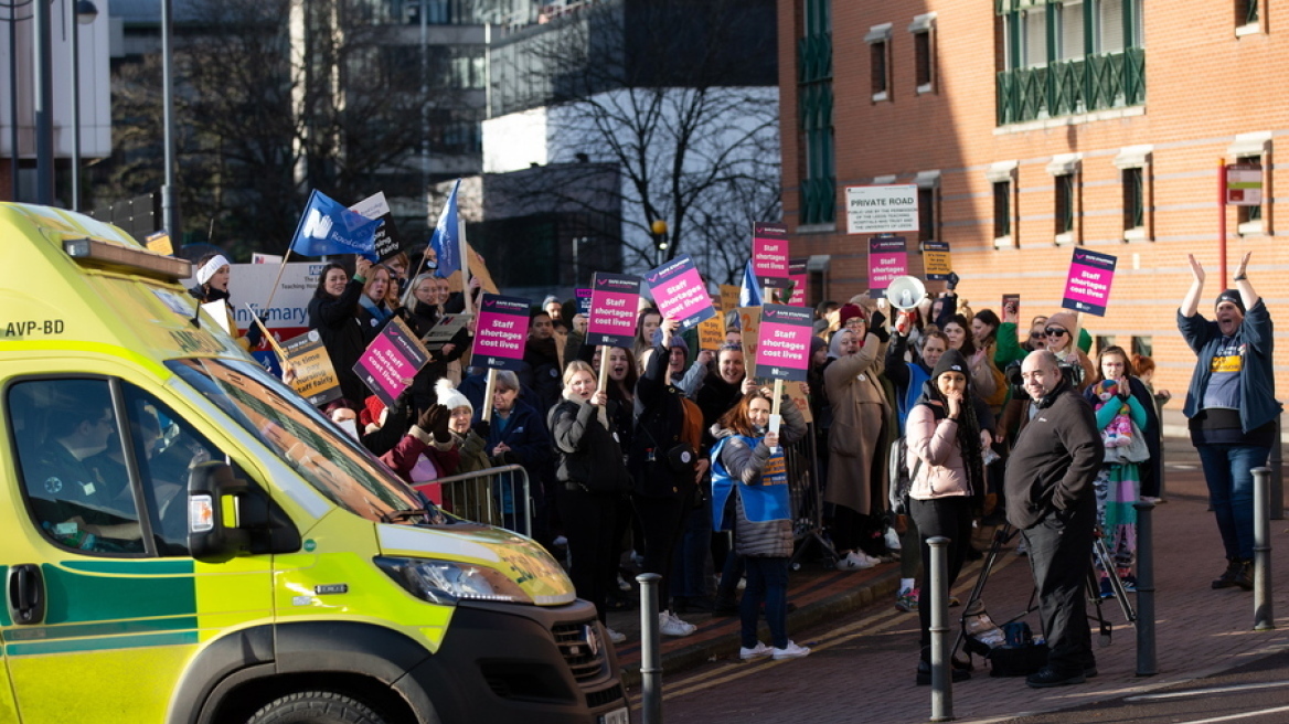 Βρετανία: Συνεχίζεται ο απεργιακός πυρετός - Νέες κινητοποιήσεις 