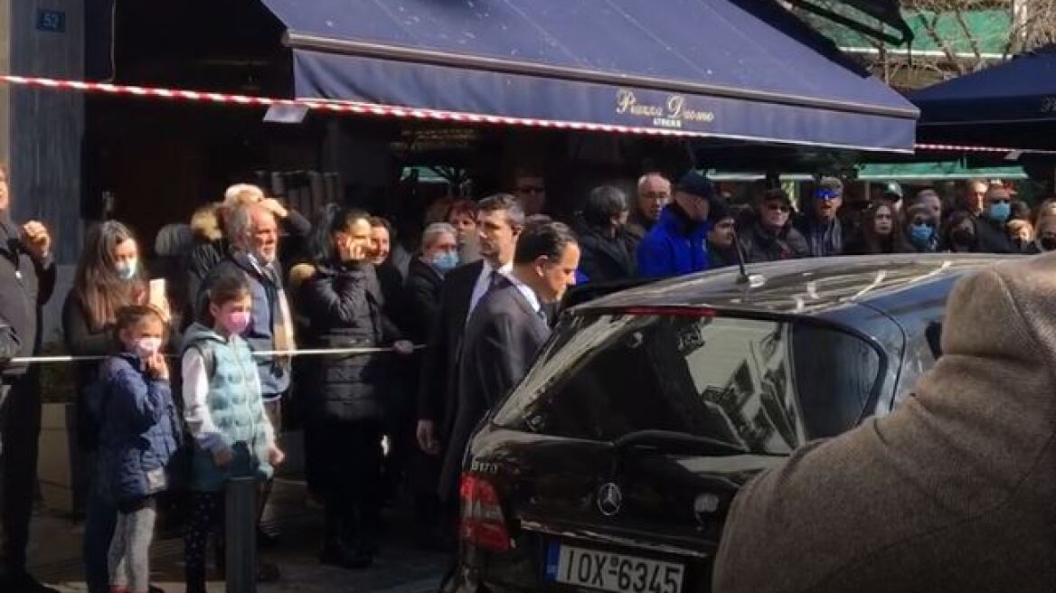 Άδωνις Γεωργιάδης: Τον αποδοκίμασαν φιλομοναρχικοί - «Δεν θα βρείτε ούτε μια ψήφο μας»