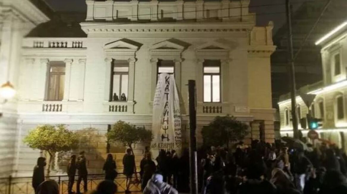 Άνοιξε για τα οχήματα η Αγ. Κωνσταντίνου 