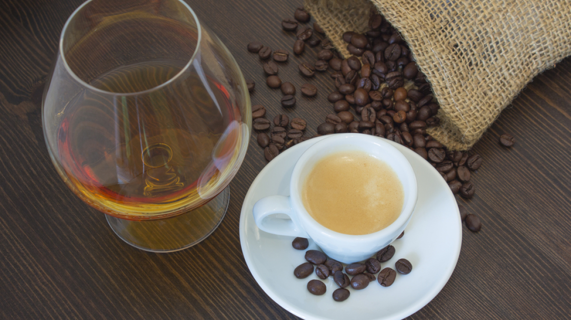 Πώς θα ετοιμάσετε café corretto 