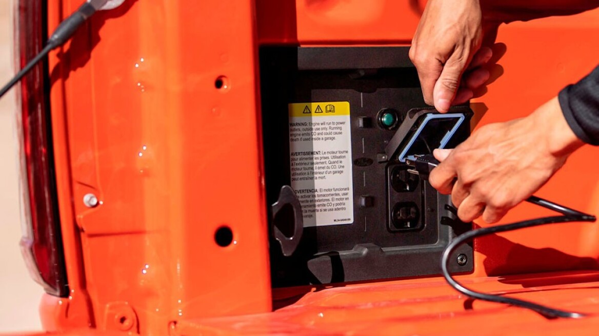 Η Ford κάνει τα αυτοκίνητά της… πολύπριζα!