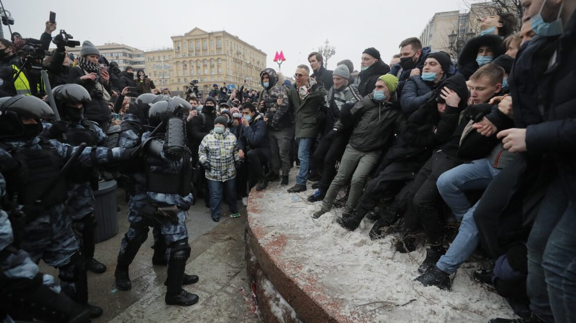 Πόλεμος στην Ουκρανία: Αντιπολεμικές διαμαρτυρίες στις ρωσικές πόλεις ανήμερα της εισβολής 