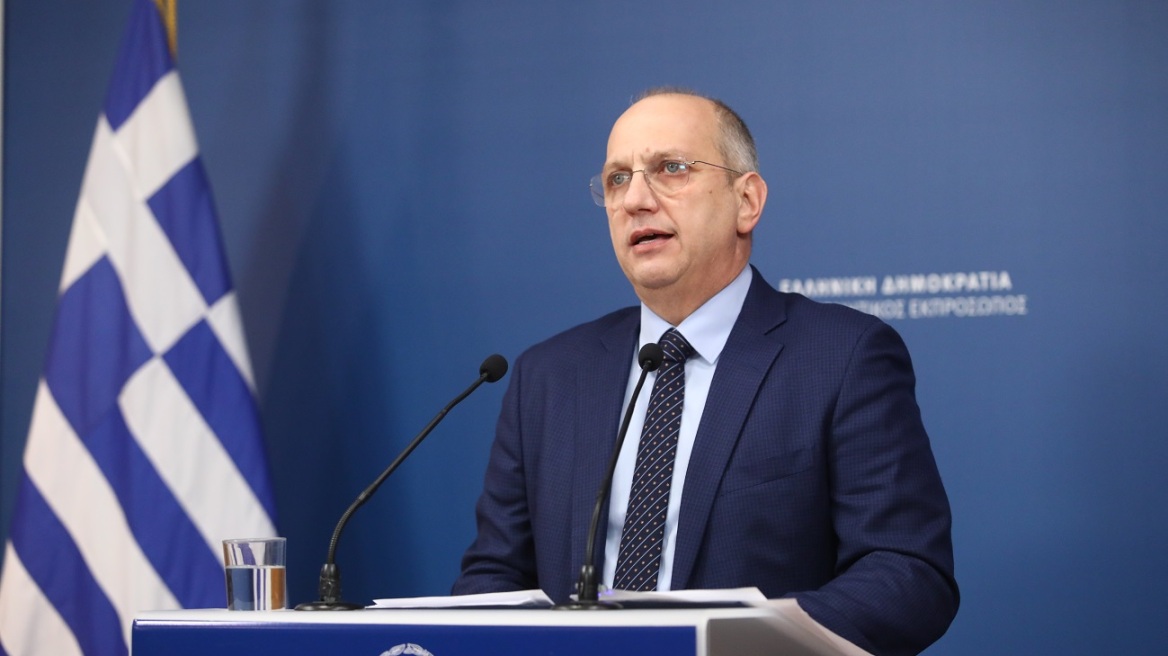 Οικονόμου για την επίθεση στον Βαρουφάκη: «Στη δημοκρατία μας δεν χωρούν τραμπουκισμοί»