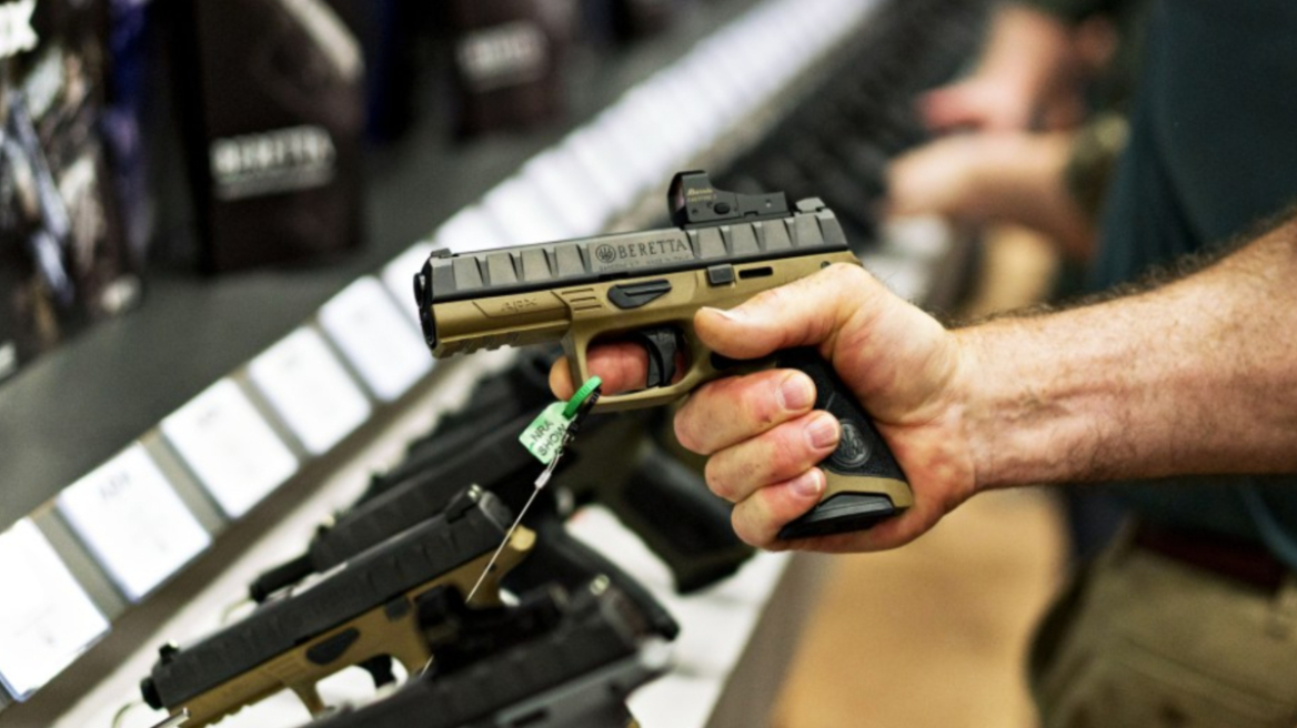 ΗΠΑ: Σύσταση για  πιο περιορισμένη πρόσβαση των Αμερικανών στρατιωτικών στα όπλα