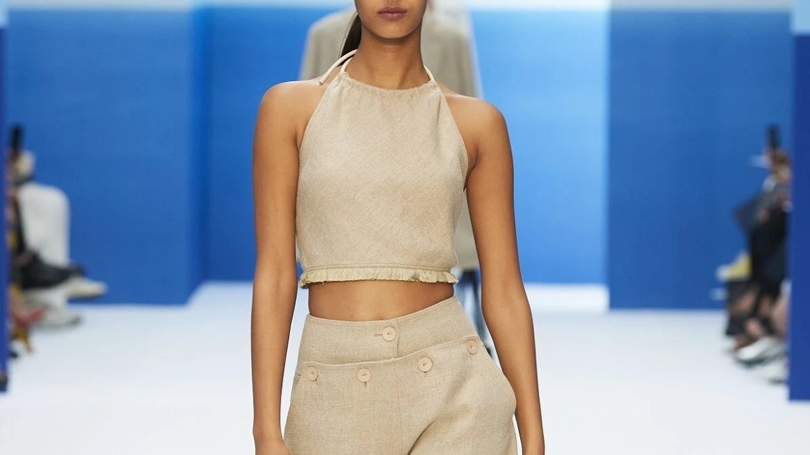 Πώς να φορέσετε τα wide leg παντελόνια της σεζόν