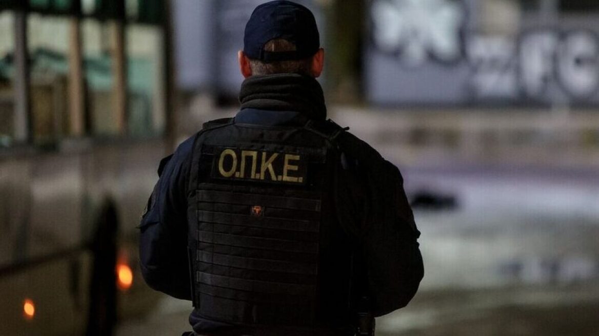 Πύργος: Ζευγάρι μετέφερε μισό κιλό κάνναβης και κοκαΐνη