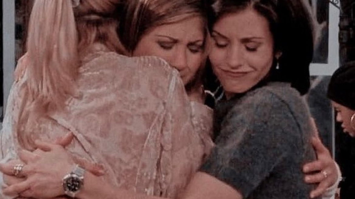 Γιατί οι συμπρωταγωνίστριες στα «Φιλαράκια» παραμένουν φίλες εδώ και τριάντα χρόνια; Έχουμε την απάντηση