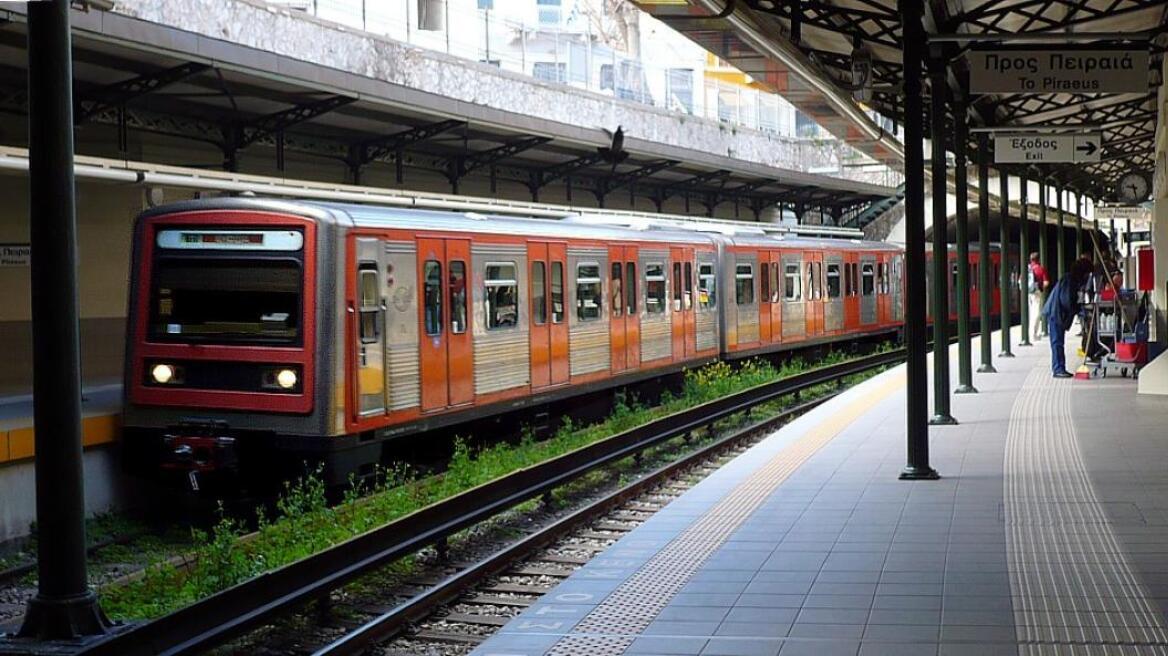 Αφόρητη ζέστη στα μέσα μεταφοράς της Αθήνας: Λιποθύμησε οδηγός του ηλεκτρικού εν μέσω καύσωνα