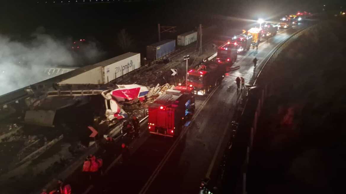 Σύγκρουση τρένων στη Λάρισα - Διασώστης της ΕΜΑΚ: Δύσκολα θα υπάρχει επιζών