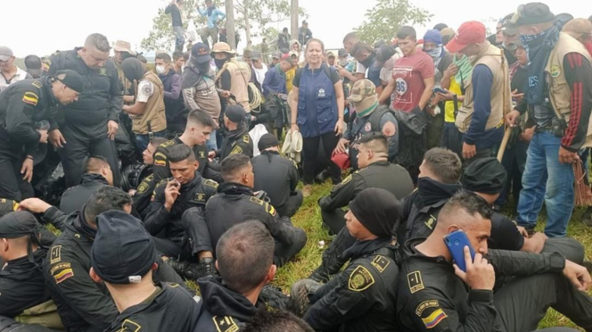 Κολομβία: Δυο νεκροί, δεκάδες όμηροι, κυρίως αστυνομικοί, καθώς διαδήλωση παίρνει βίαιη τροπή - Δείτε βίντεο