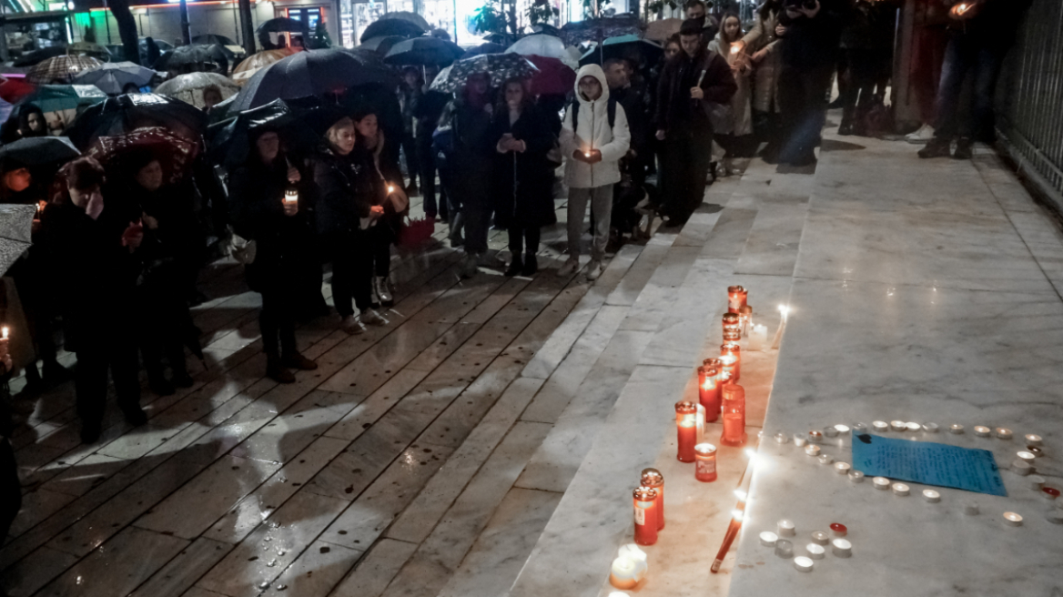 ΣΥΡΙΖΑ: Σιωπηρή διαμαρτυρία - Πενθούμε τους νεκρούς μας, ζητάμε την αλήθεια