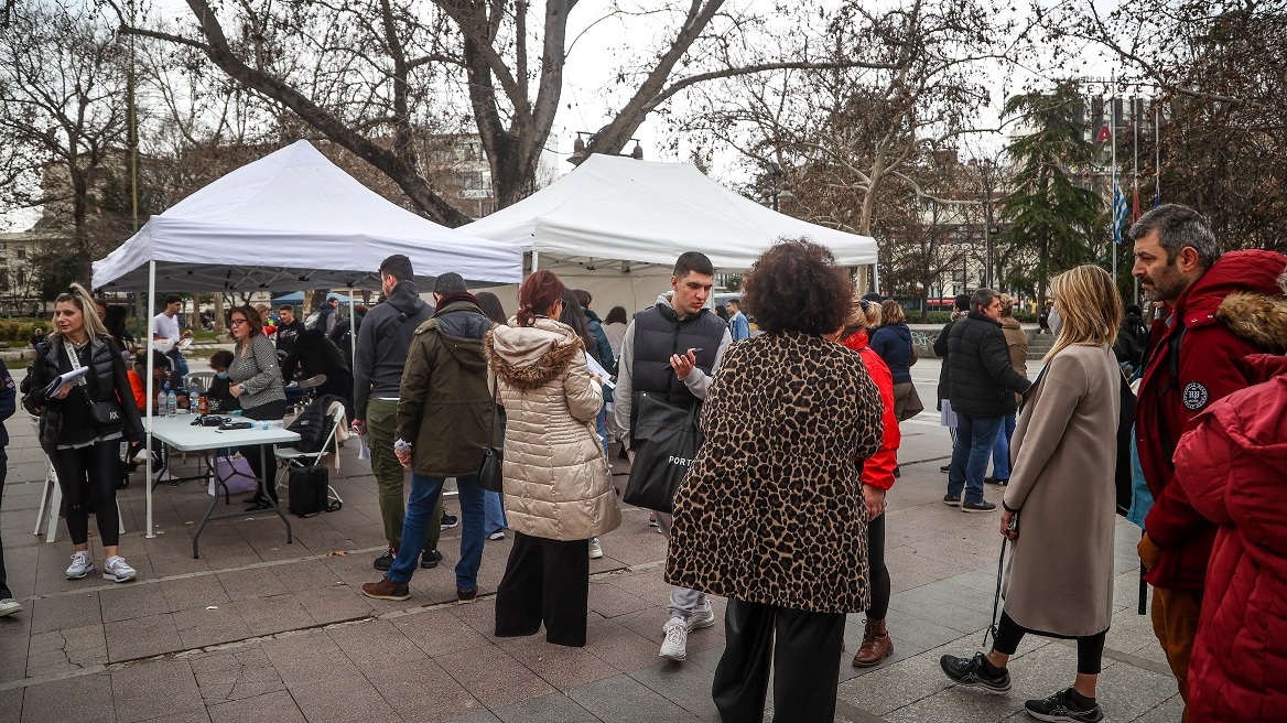 Σύγκρουση τρένων στα Τέμπη: Μάζεψαν συνολικά 8.000 φιάλες αίματος για τους τραυματίες