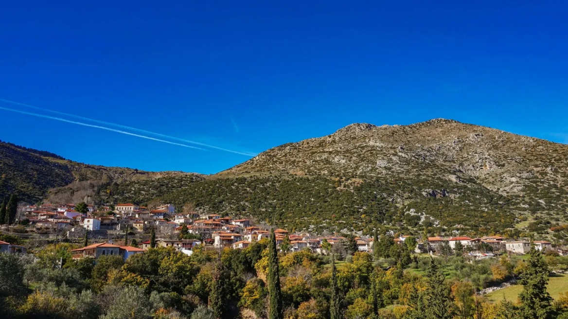 Καρυά: Ένα γραφικό χωριό κοντά στην Αθήνα που έγινε σκηνικό τηλεοπτικών γυρισμάτων 