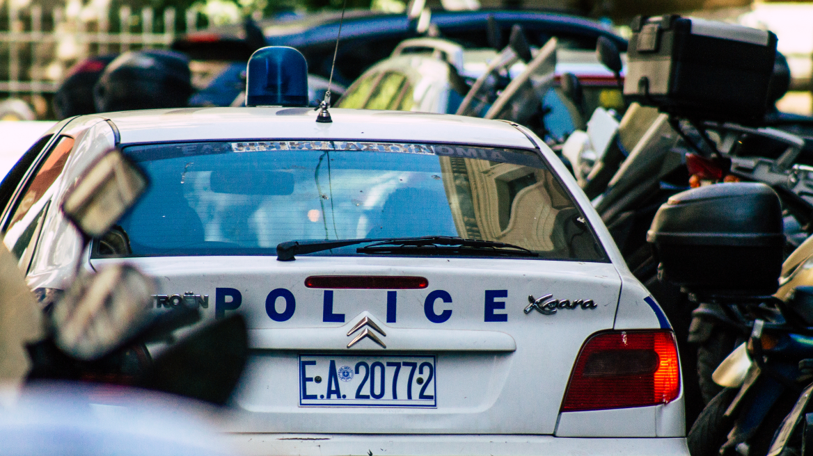 Βόλος: Έκρυβε δύο κιλά ηρωίνη πίσω από το ταμπλό του αυτοκινήτου