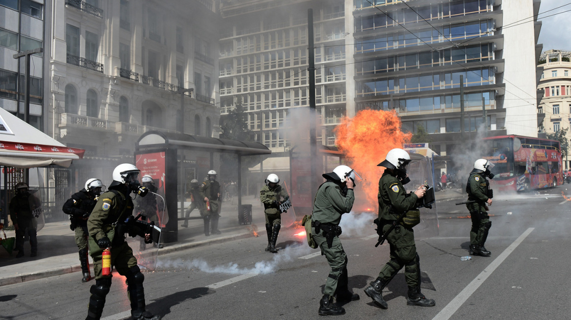 Επτά τραυματίες αστυνομικοί κατά τα επεισόδια στο Σύνταγμα