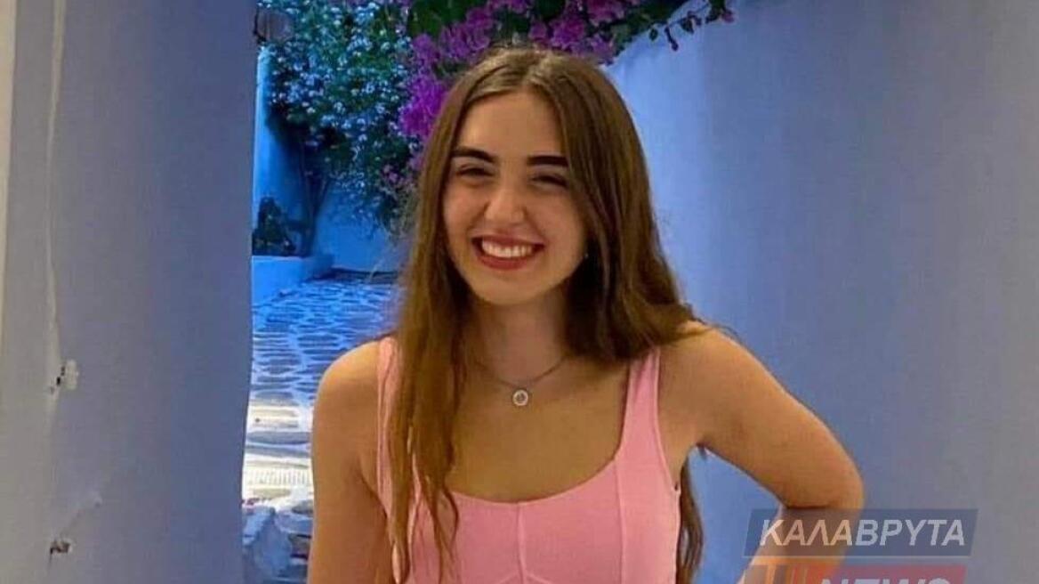 Σύγκρουση τρένων στα Τέμπη: Ανείπωτος θρήνος στην κηδεία της 19χρονης Αναστασίας