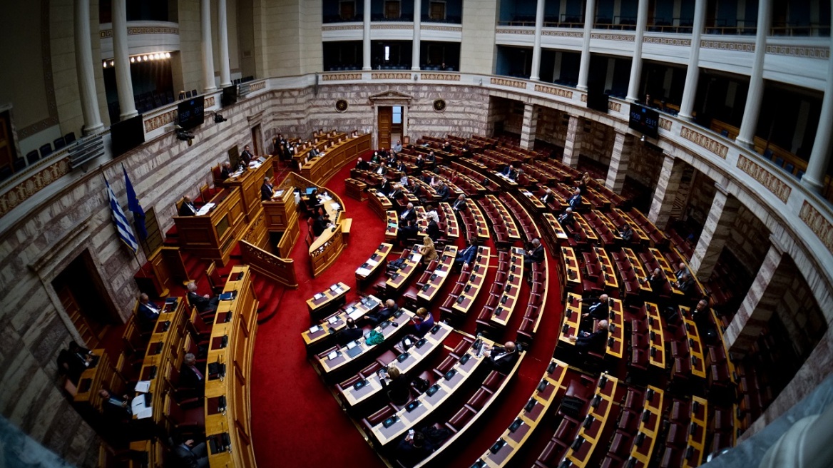 Βουλή: Κατατέθηκε τροπολογία για την Επιτροπή για τα Τέμπη -  «Ασκούν καθήκοντα ανεξάρτητα και αμερόληπτα»