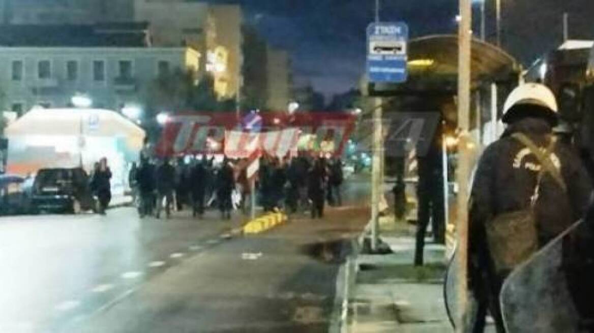 Σύγκρουση τρένων στη Λάρισα - Πάτρα: Μικροεπεισόδια στην πορεία αναρχικών 