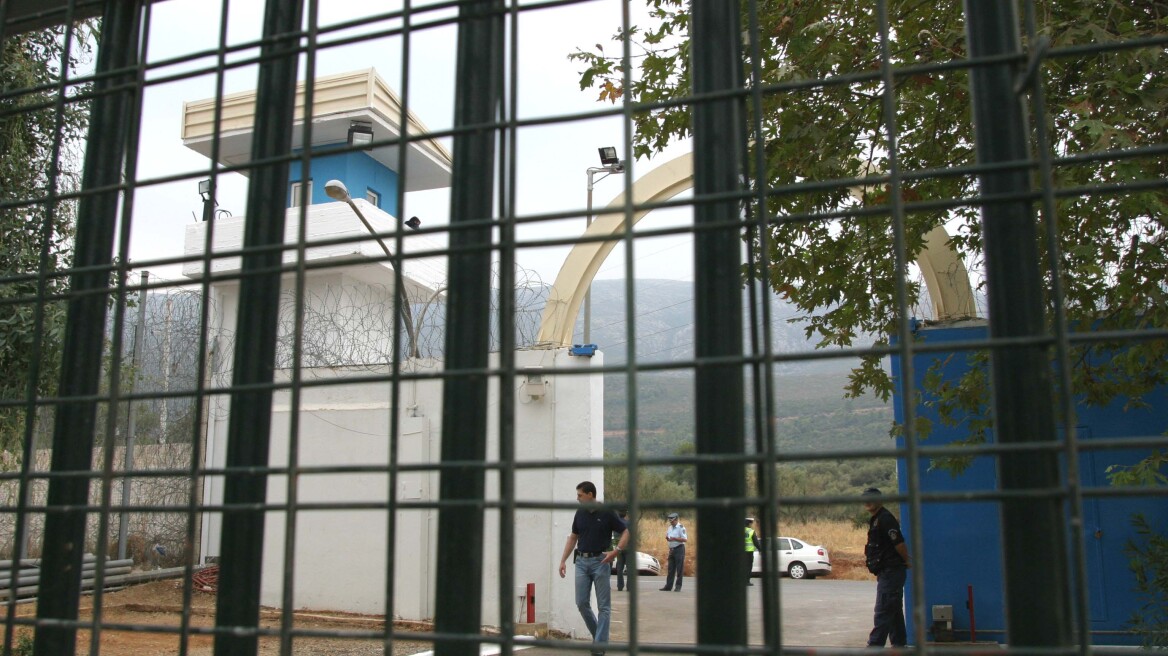 Συνελήφθησαν δύο αλλοδαποί που προσπάθησαν να περάσουν ναρκωτικά και κινητά στις φυλακές Αυλώνα