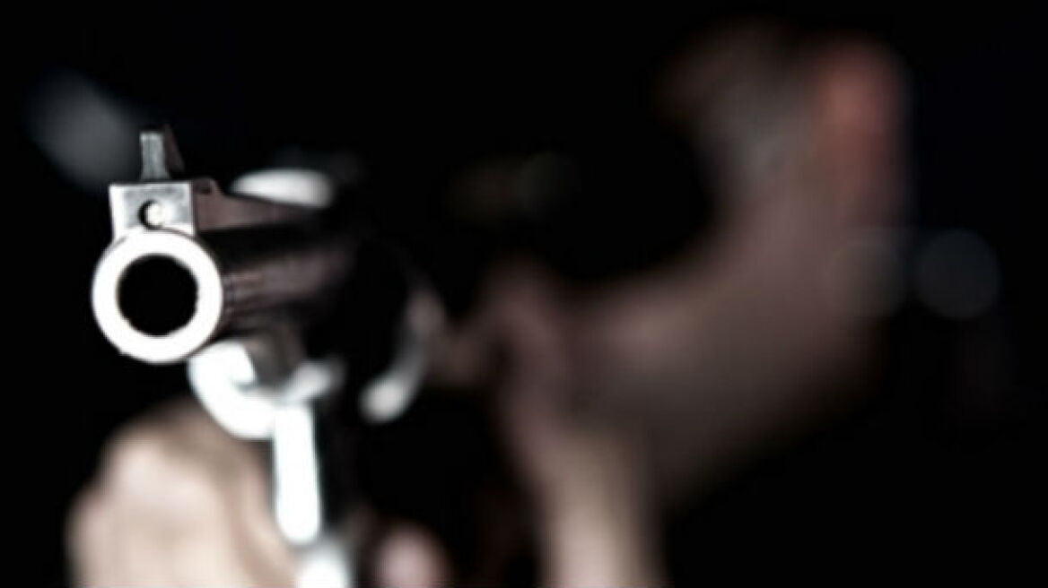 Χαλκίδα: Ρομά αυτοπυροβολήθηκε για να γλιτώσει αστυνομικό έλεγχο - Παραλίγο να εμβολίσει το περιπολικό