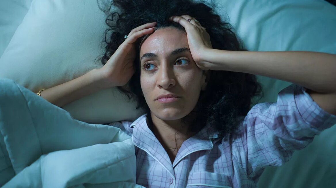 Ξυπνάτε τη νύχτα και δυσκολεύεστε να ξανακοιμηθείτε; Τι σημαίνει αυτό για τον κίνδυνο άνοιας