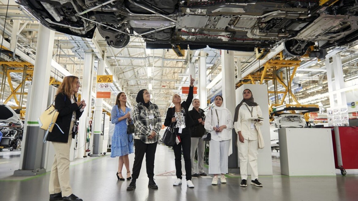 Το πρόγραμμα «Extraordinary Women» της Bentley