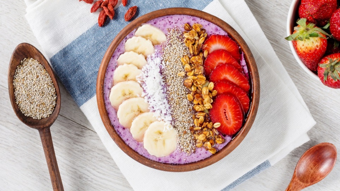 Acai bowl: Tι είναι και πώς να το φτιάξετε στο σπίτι