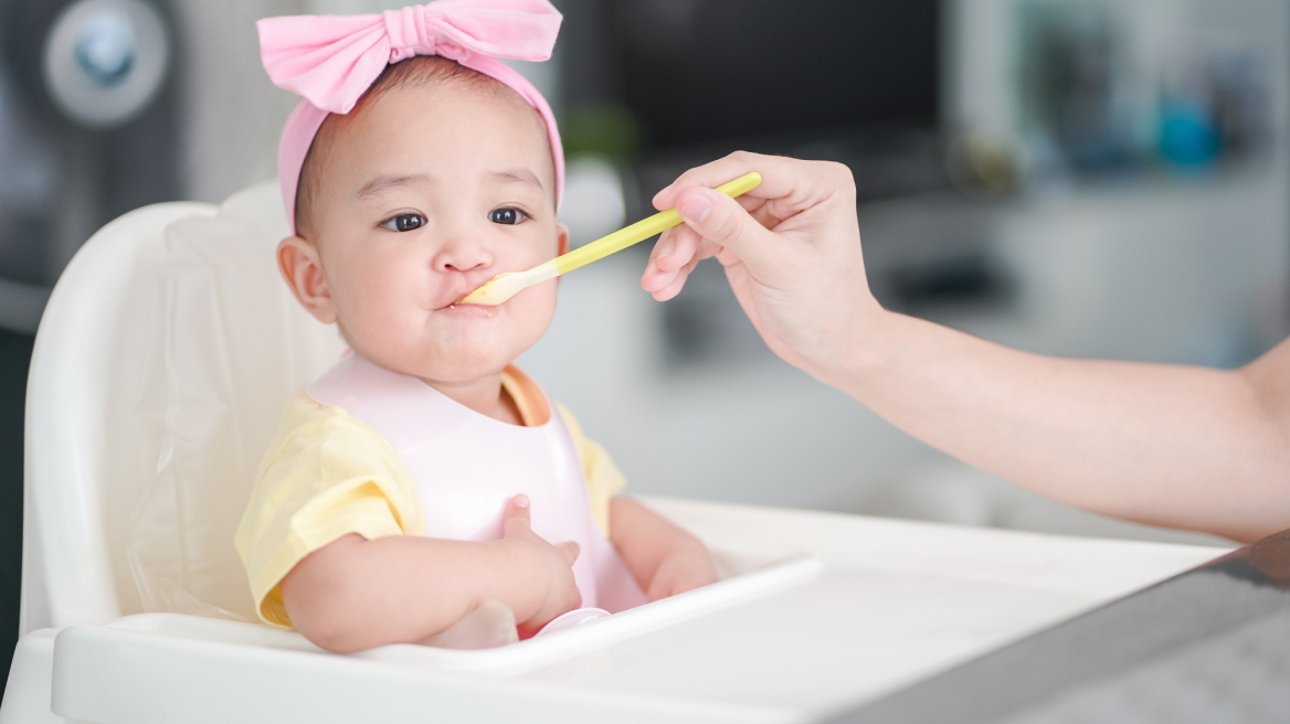 5 μυστικά για τη σωστή εισαγωγή του μωρού στις στερεές τροφές