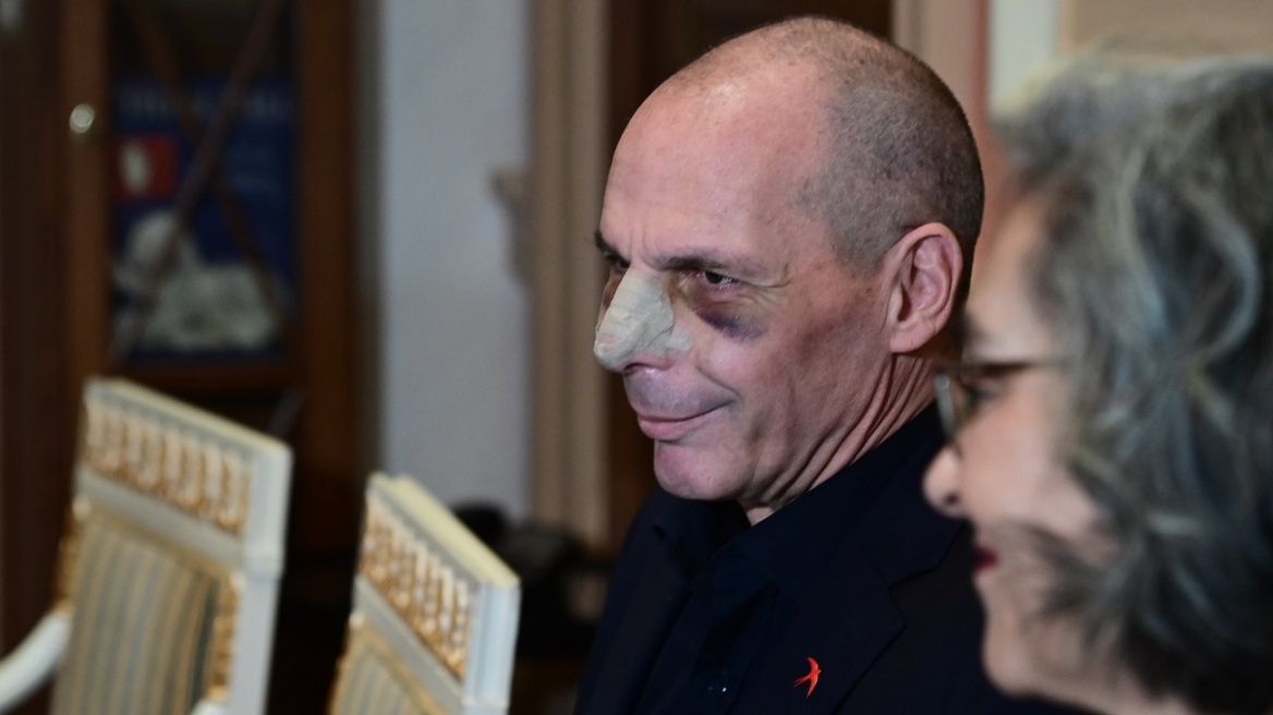 Γιάνης Βαρουφάκης: Νέα προσαγωγή για τον ξυλοδαρμό του