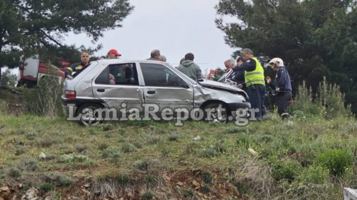 Λαμία: Αυτοκίνητο έφυγε στον γκρεμό του περιφερειακού - Σώθηκε από θαύμα η οδηγός