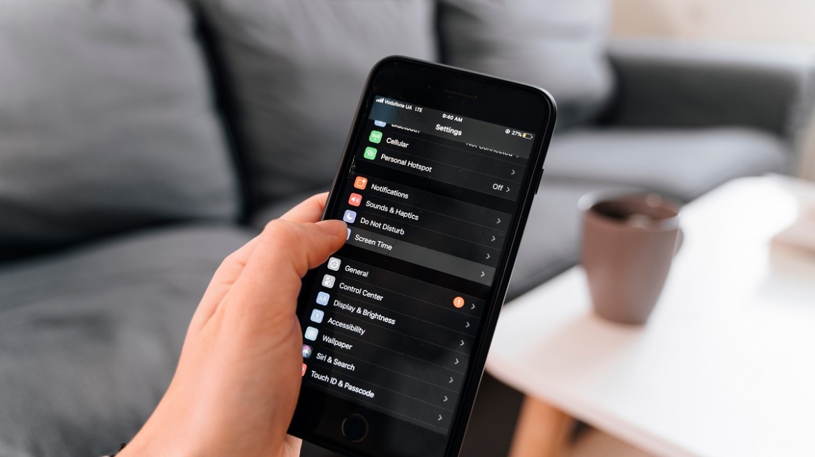 Ρωσία - Κρεμλίνο σε αξιωματούχους: «Πετάξτε τα iPhone... ίσως σας παρακολουθεί η Δύση»