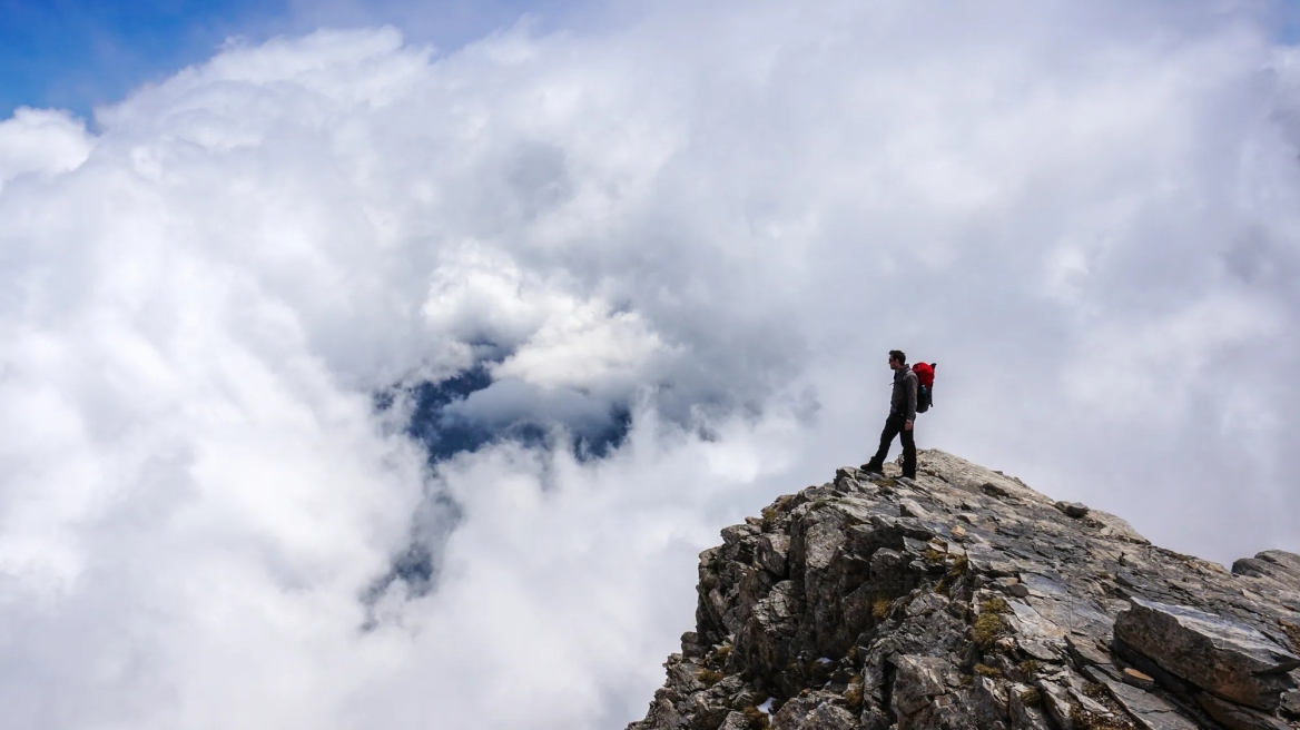 8 μυθικές εμπειρίες στον Όλυμπο με φόντο τα σύννεφα και το άπειρο