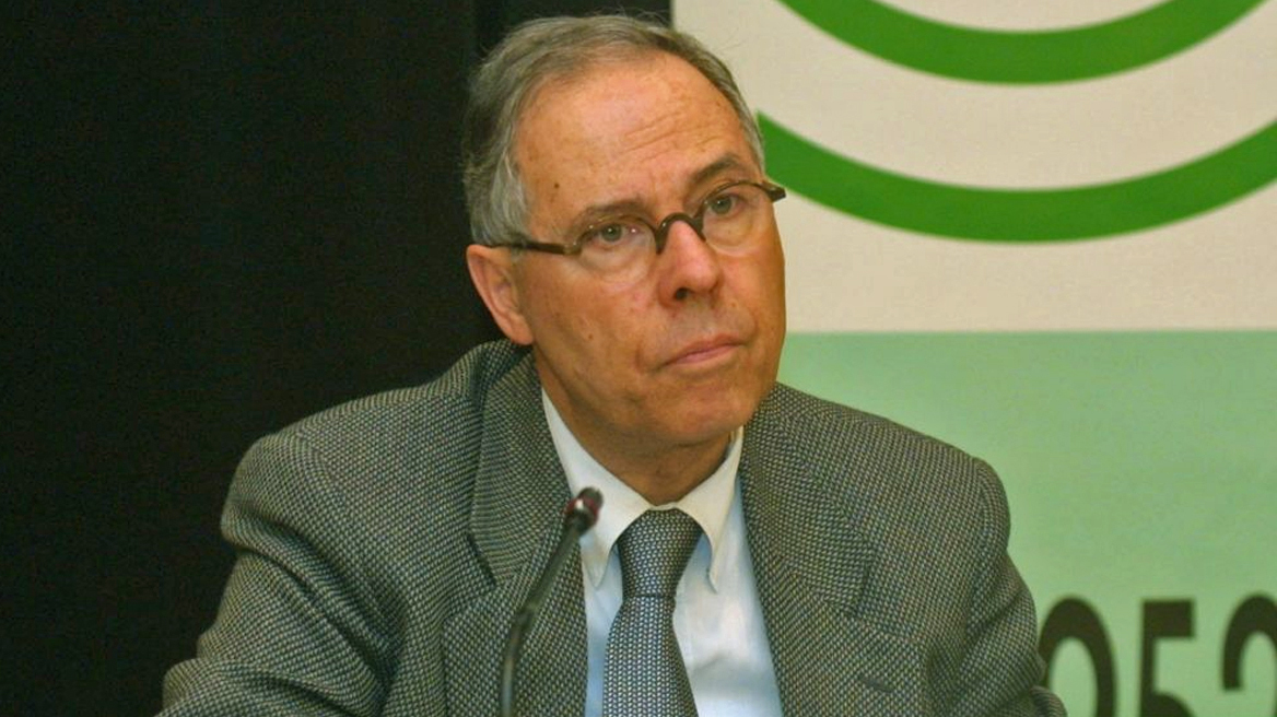 Πέθανε ο καθηγητής Σπύρος Σημίτης