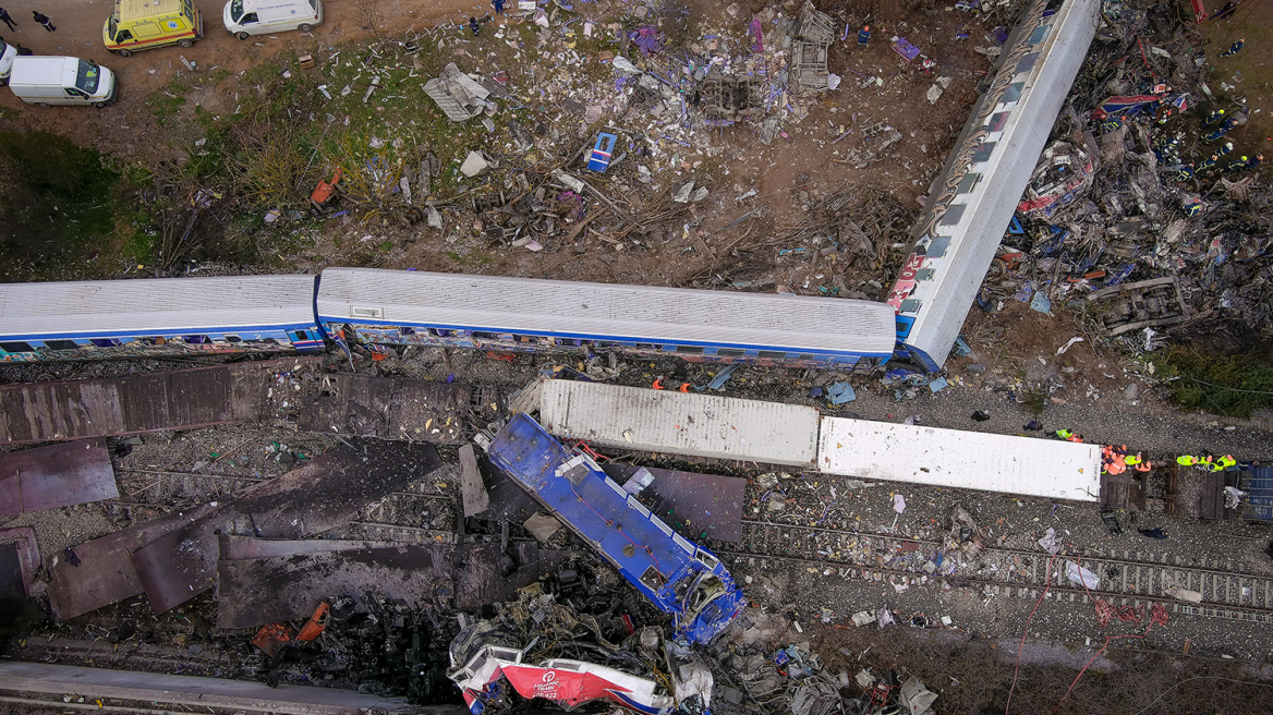 Σύγκρουση τρένων: Τι αναφέρει στο απολογητικό του υπόμνημα του ο δεύτερος σταθμάρχης της Λάρισας