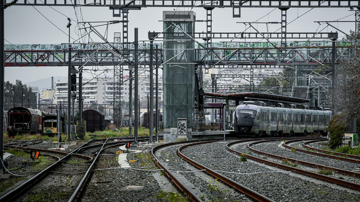 Σύγκρουση τρένων στη Λάρισα - ΕΕ: Προσφέρουμε την τεχνική μας βοήθεια στην Ελλάδα