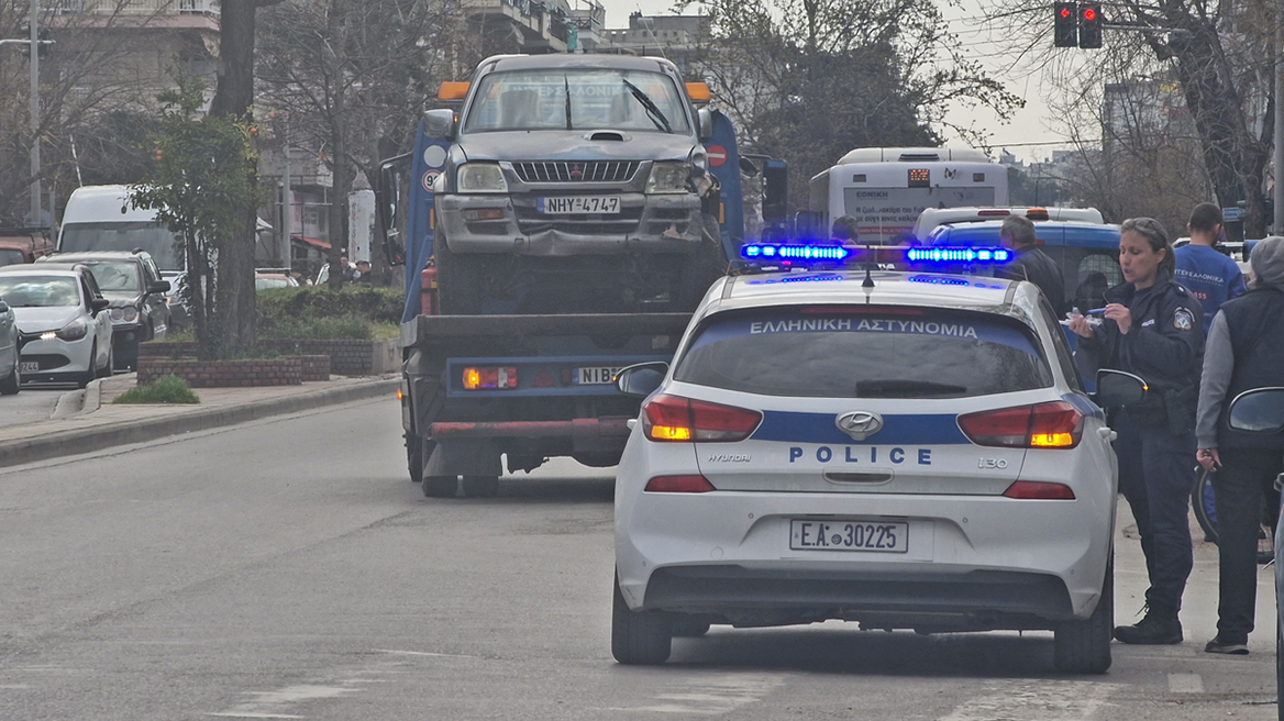 Θεσσαλονίκη: «Τρελή» πορεία αγροτικού - Τράκαρε, πέρασε στο αντίθετο ρεύμα