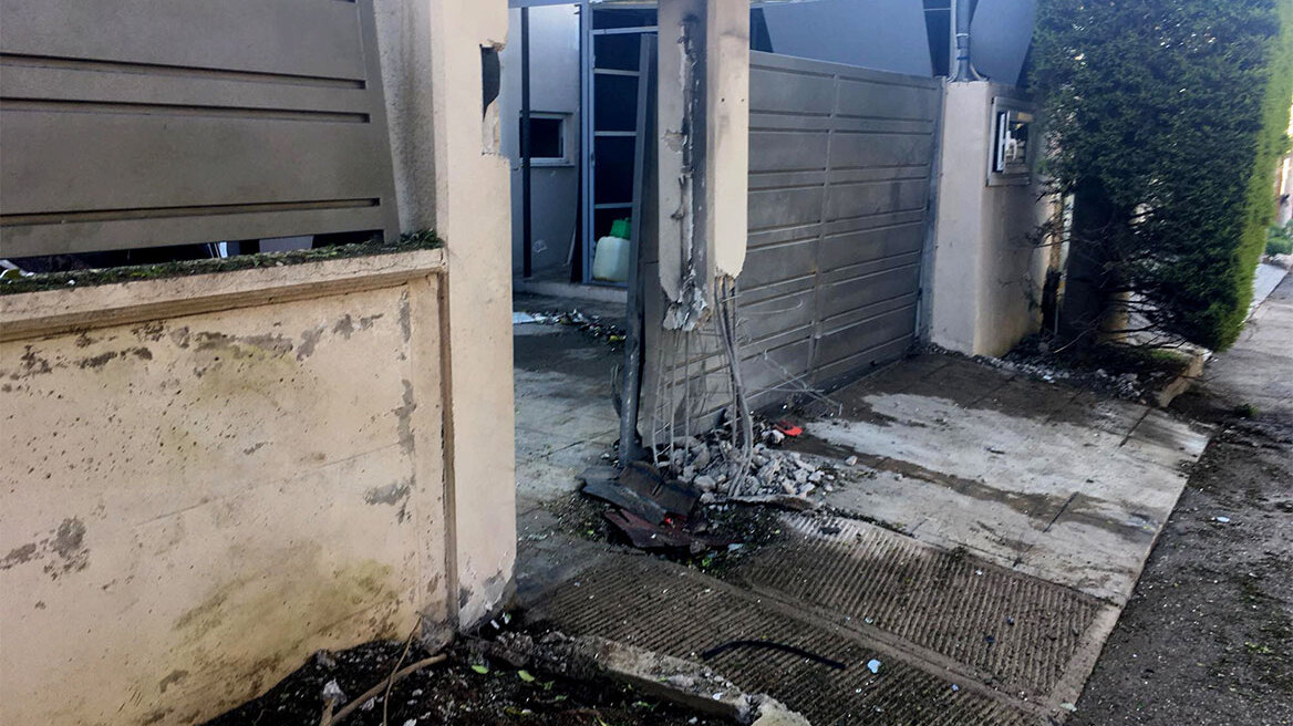 Μένιδι: Έκρηξη εμπρηστικού μηχανισμού σε αυλή σπιτιού